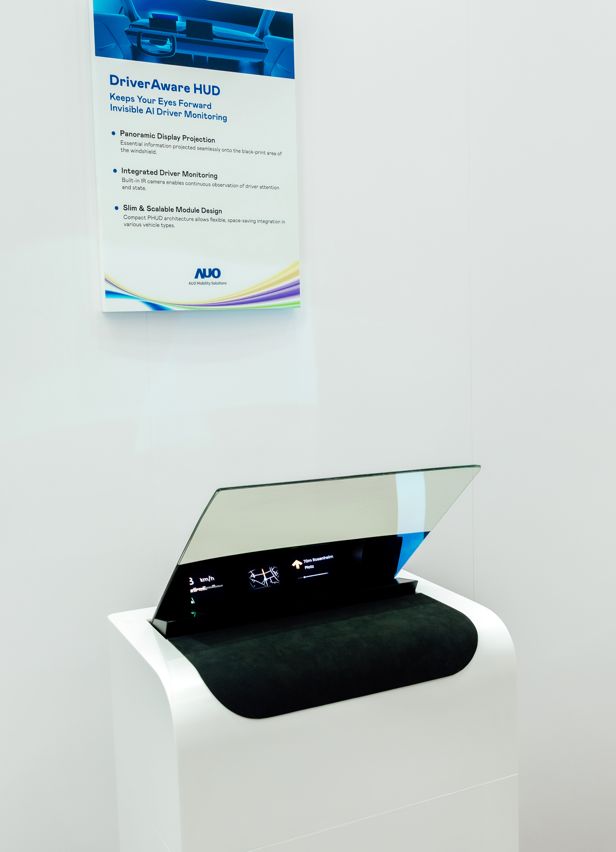 DriverAware HUD结合抬头显示器与隐藏式红外线摄影机，将车速、导航及警示讯息投影于挡风玻璃上，完美对齐驾驶目不离路的视线，同时，透过AI 监控驾驶注意力以提升安全性。